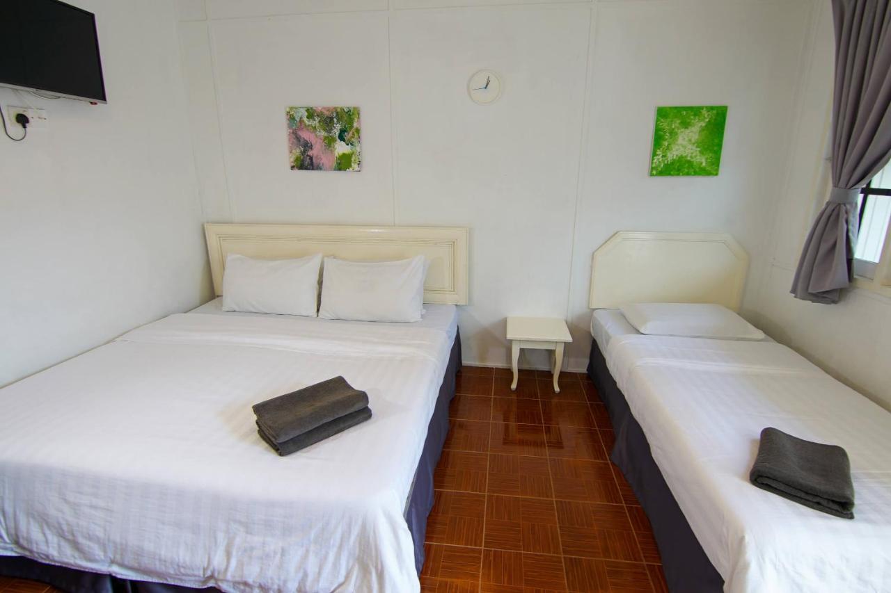 Hotel Vagary Pangkor à Pekan Pangkor Extérieur photo
