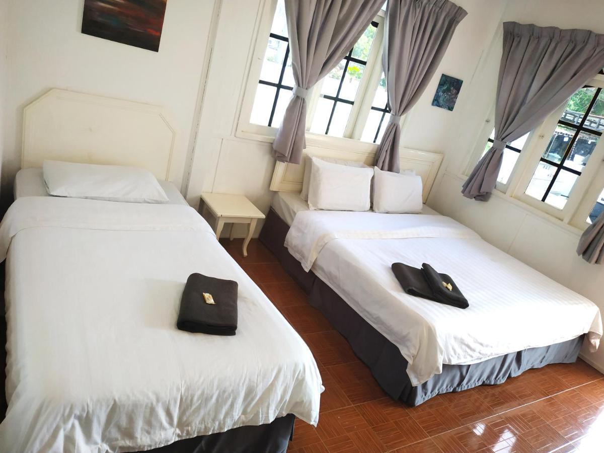 Hotel Vagary Pangkor à Pekan Pangkor Extérieur photo