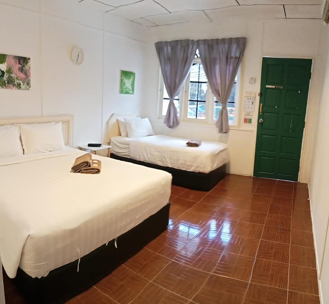 Hotel Vagary Pangkor à Pekan Pangkor Extérieur photo